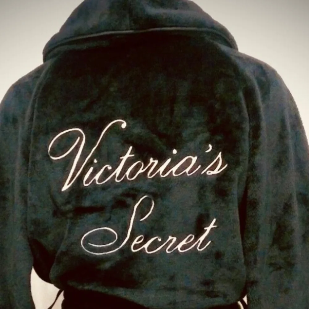 Victoria's Secret  Black Velvet Robe Luxurious Intimates Size:M-L. Lenght:35.5"! - Picture 2 of 4